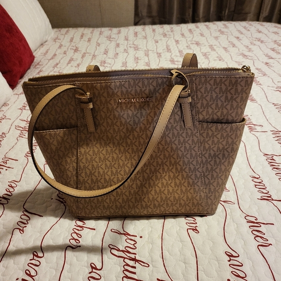 MK purses and decor - Picture 3 of 3